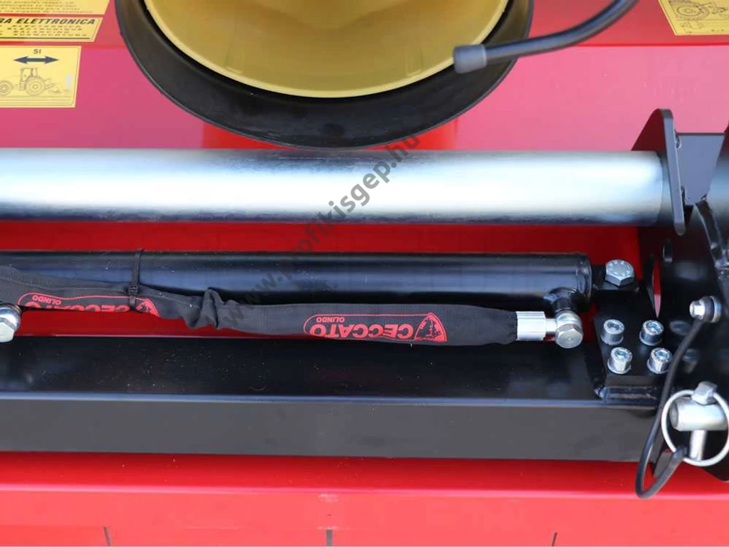 Ceccato szárzúzó Trincione 380 Spostamento Idraulico 1400mm hidraulikus magasságállítás, 20x0,8kg kalapács