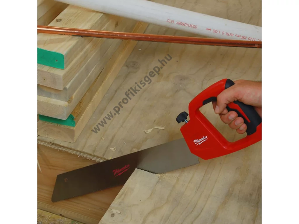 Milwaukee kézifűrész PVC vágásához, egykezes, gyors fűrészlap csere