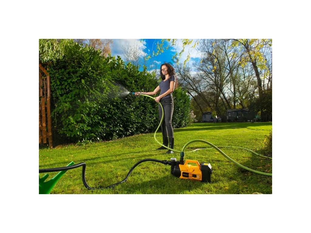 Riwall RAJP 2820 SET akkumlátoros felszini szivattyú, 20Volt, 4.0Ah akkuval és töltővel