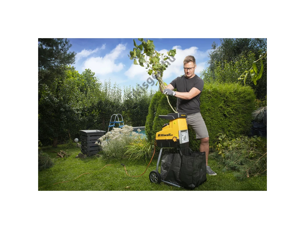 Riwall RES 3044 Elektromos ágaprító, komposztáló, Maróhengeres, 3000W, ágátmérő: 4,4 cm,