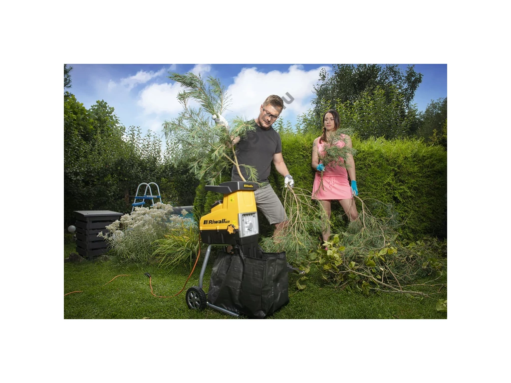 Riwall RES 3044 Elektromos ágaprító, komposztáló, Maróhengeres, 3000W, ágátmérő: 4,4 cm,