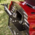 Kép 9/9 - SOLO By AL-KO T13-93.7 HD COMFORT fűgyűjtős fűnyíró traktor, hidrosztatikus meghajtással, 93 cm, Briggs 344 ccm,  - ÖSSZESZERELVE ÉS HASZNÁLATRA KÉSZEN SZÁLLÍTJUK!