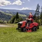 Kép 4/9 - SOLO BY AL-KO T18-103.4 HD-A V2 COMFORT fűgyűjtős fűnyíró traktor, hidrosztatikus meghajtással, 103 cm, OHV 586 ccm,  - ÖSSZESZERELVE ÉS HASZNÁLATRA KÉSZEN SZÁLLÍTJUK!
