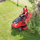 Kép 12/12 - SOLO By AL-KO T24-125.3 HD V2 SD PREMIUM fűgyűjtős fűnyíró traktor, 105 cm, Briggs 656 ccm, HIDRO váltó  - ÖSSZESZERELVE ÉS HASZNÁLATRA KÉSZEN SZÁLLÍTJUK!