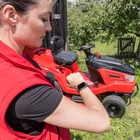 Kép 7/12 - SOLO By AL-KO T24-125.3 HD V2 SD PREMIUM fűgyűjtős fűnyíró traktor, 105 cm, Briggs 656 ccm, HIDRO váltó  - ÖSSZESZERELVE ÉS HASZNÁLATRA KÉSZEN SZÁLLÍTJUK!
