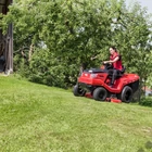 Kép 8/12 - SOLO By AL-KO T24-125.3 HD V2 SD PREMIUM fűgyűjtős fűnyíró traktor, 105 cm, Briggs 656 ccm, HIDRO váltó  - ÖSSZESZERELVE ÉS HASZNÁLATRA KÉSZEN SZÁLLÍTJUK!