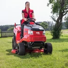 Kép 9/12 - SOLO By AL-KO T24-125.3 HD V2 SD PREMIUM fűgyűjtős fűnyíró traktor, 105 cm, Briggs 656 ccm, HIDRO váltó  - ÖSSZESZERELVE ÉS HASZNÁLATRA KÉSZEN SZÁLLÍTJUK!