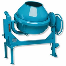 Omaer C320 TR traktor-meghajtású betonkeverő, 305/260 liter,