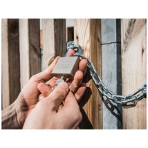 lakat, vas, matt nikkel, 3db kulcs; 30mm, edzett acél kengyel, szárátmérő: 5 mm